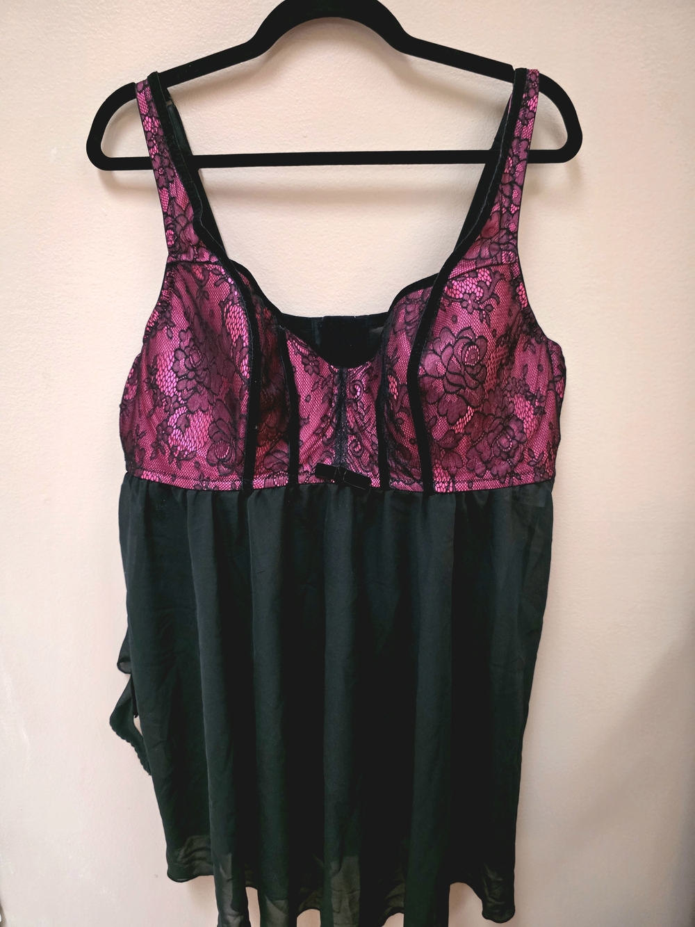 Vintage Plus-sized Magenta & Black Lace Bodiced Chiffon Chemise with Panty